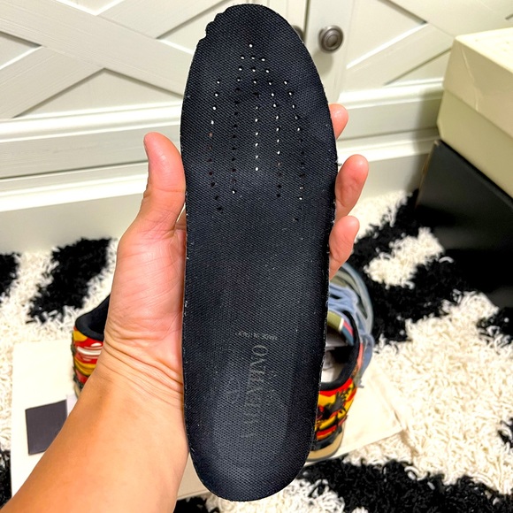 EUC Women’s Size 6.5 Valentino Garavani Rockrunner Sneakers In Hawaiian Style - Picture 12 of 16